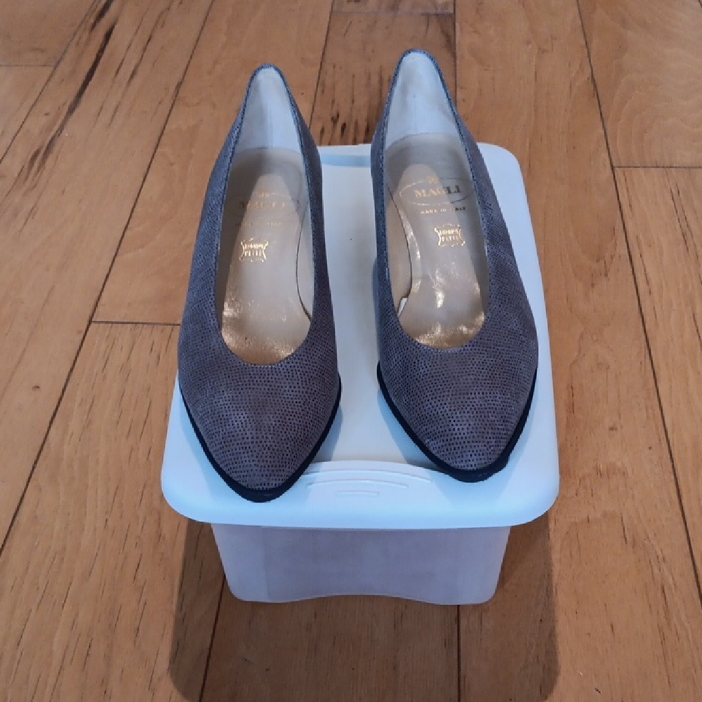 Elegant Magli Tan/Taupe Italian Low Heel Sz 7.5 AA